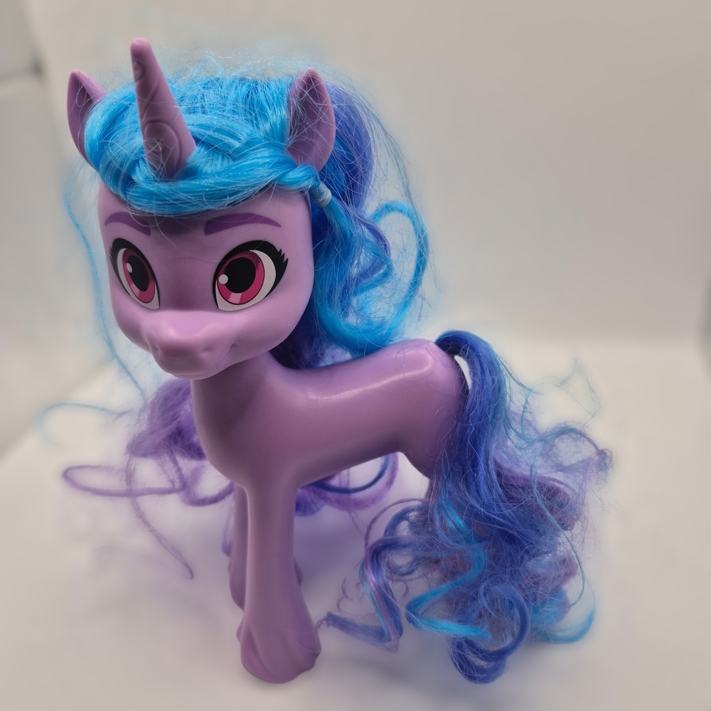 My Little Pony Izzy Moonbow Unicorn Figure G5 Hasbro Purple 6in‎